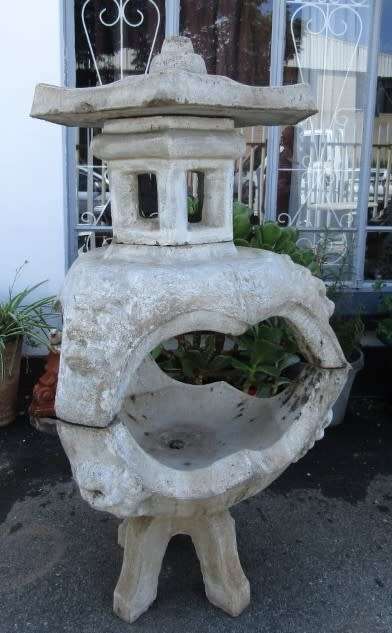 A amazing, large concrete Japanese Toro lantern. Stunning in a garden!!!