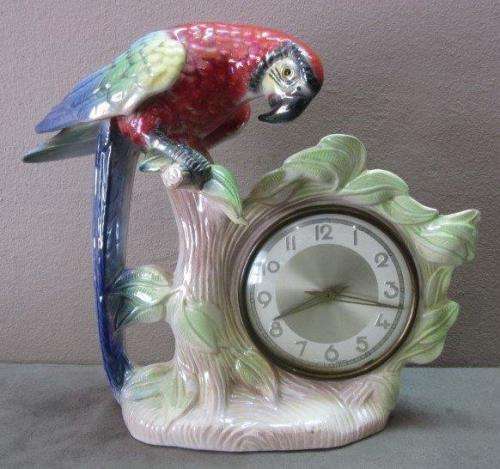 A gorgeous, colourful Jema Holland Parrot wind up clock. Beautiful to brighten up a room.