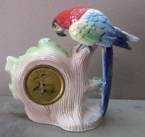 A gorgeous, colourful Jema Holland Parrot wind up clock. Beautiful to brighten up a room.
