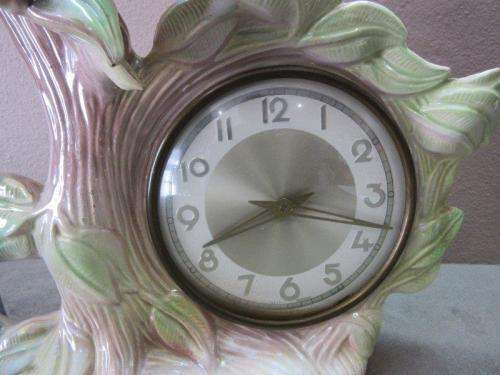 A gorgeous, colourful Jema Holland Parrot wind up clock. Beautiful to brighten up a room.