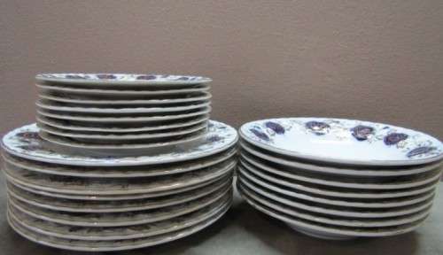 A beautiful Chelsea Royal fine china 24pc dinner set in the Odyssey pattern w/ blue & gold! Stunning