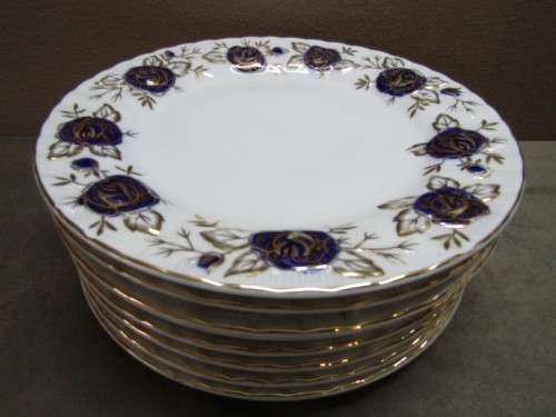 A beautiful Chelsea Royal fine china 24pc dinner set in the Odyssey pattern w/ blue & gold! Stunning