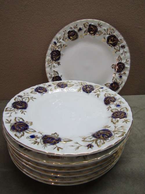 A beautiful Chelsea Royal fine china 24pc dinner set in the Odyssey pattern w/ blue & gold! Stunning