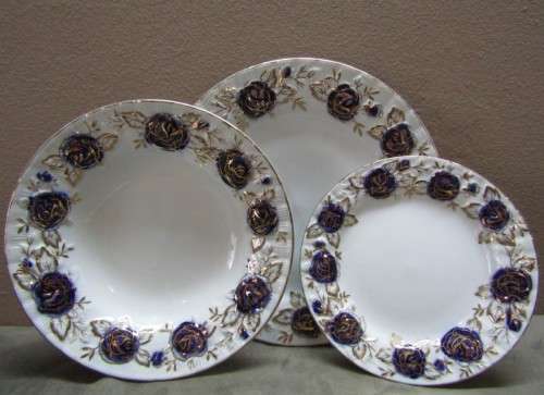 A beautiful Chelsea Royal fine china 24pc dinner set in the Odyssey pattern w/ blue & gold! Stunning
