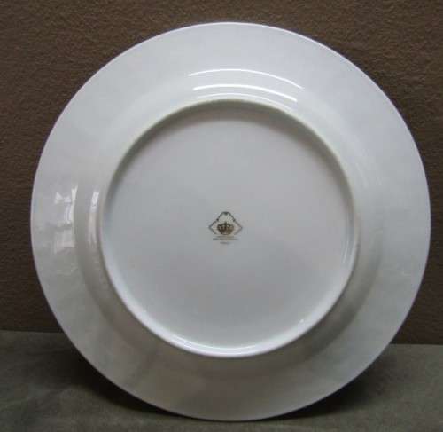 A beautiful Chelsea Royal fine china 24pc dinner set in the Odyssey pattern w/ blue & gold! Stunning