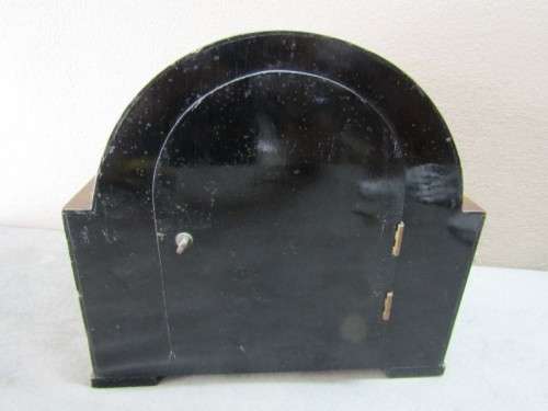 A gorgeous British made "American Swiss" Cape Town wind up chiming mantle clock in working condition