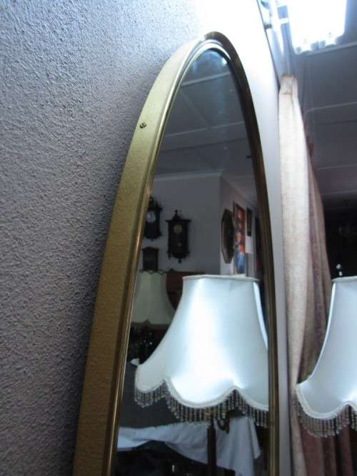 A fantastic large oval solid brass wall mirror (62cm x 100cm) can be hung both ways.