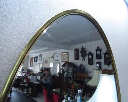 A fantastic large oval solid brass wall mirror (62cm x 100cm) can be hung both ways.