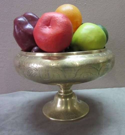 A gorgeous vintage solid brass centre table fruit bowl. Beautiful on display or for use.