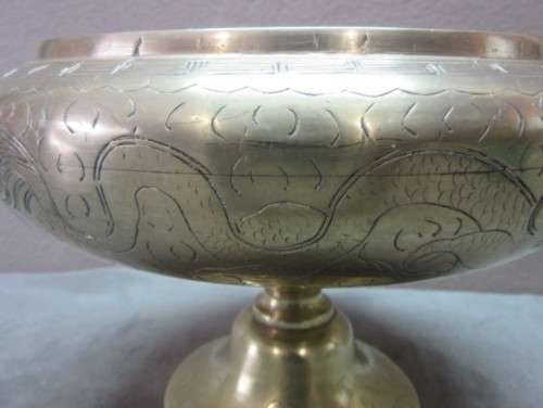 A gorgeous vintage solid brass centre table fruit bowl. Beautiful on display or for use.