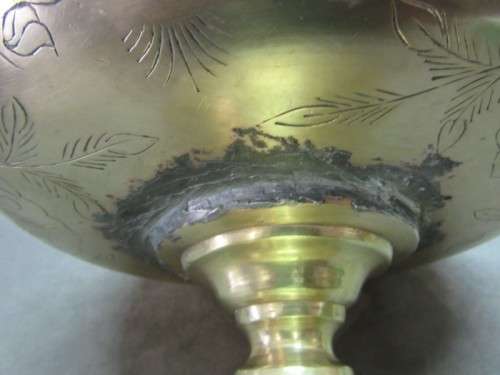A gorgeous vintage solid brass centre table fruit bowl. Beautiful on display or for use.