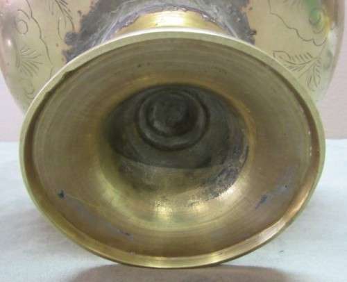 A gorgeous vintage solid brass centre table fruit bowl. Beautiful on display or for use.