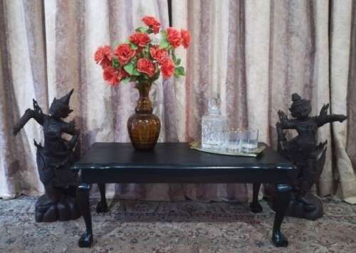 A gorgeous vintage scalloped edge ball and claw multi purpose coffee/ side table. Stunning!!