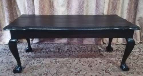 A gorgeous vintage scalloped edge ball and claw multi purpose coffee/ side table. Stunning!!