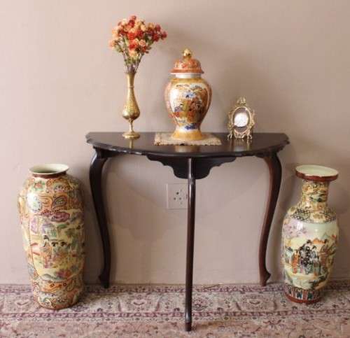 A stylish vintage Imbuia scalloped edge half moon display/ occasional table.