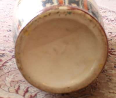 A stunning Japanese Geisha styled porcelain vase (60,5 cm high) with gorgeous detailed scenes!