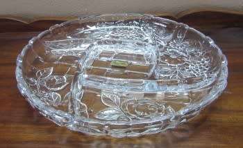 A stunning glass snacks serving plate with 5 divisions in good condition.