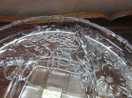 A stunning glass snacks serving plate with 5 divisions in good condition.