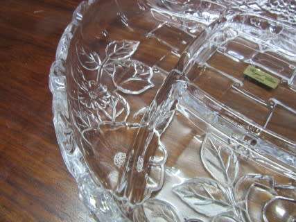 A stunning glass snacks serving plate with 5 divisions in good condition.