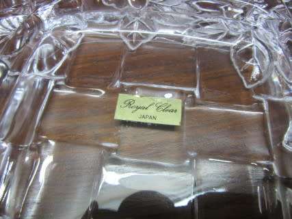 A stunning glass snacks serving plate with 5 divisions in good condition.