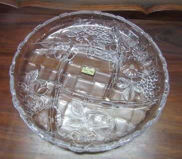 A stunning glass snacks serving plate with 5 divisions in good condition.