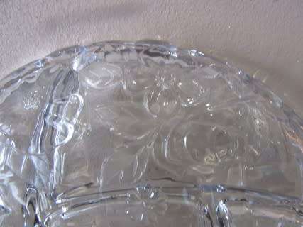 A stunning glass snacks serving plate with 5 divisions in good condition.