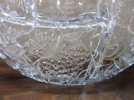 A stunning glass snacks serving plate with 5 divisions in good condition.