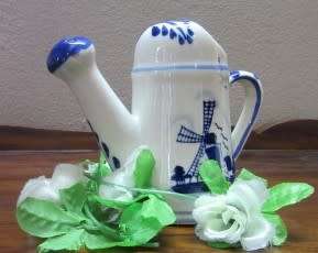 A wonderful small vintage porcelain watering can, great on display. Lifespace Sale