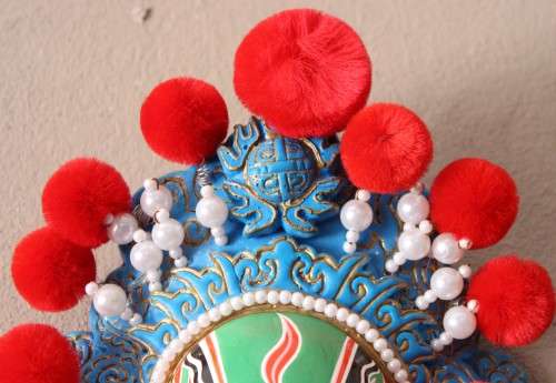 A colourful Beijing made wall hanging mini opera mask in a presentation box! Lifespace Sale