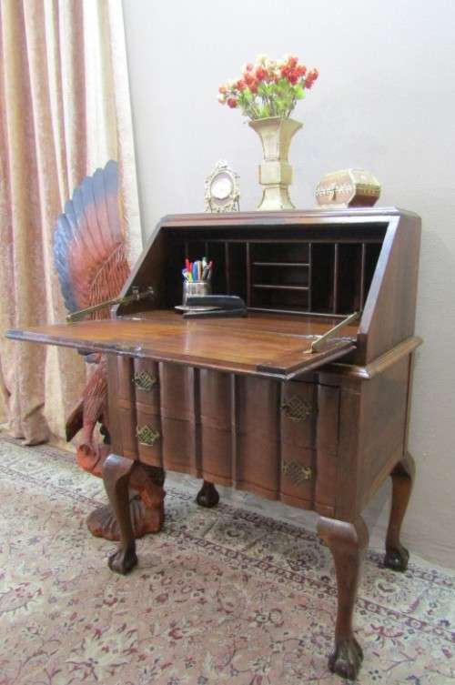 An elegant vintage ball and claw writing bureau w/ two large drawers & pigeon holes. Beautiful!!