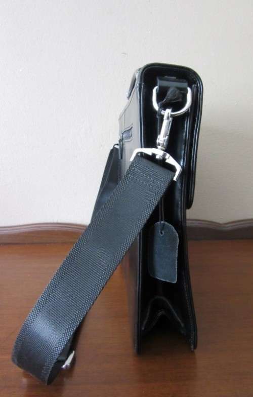 A beautiful genuine leather ladies hand bag with place for books, cards etc
