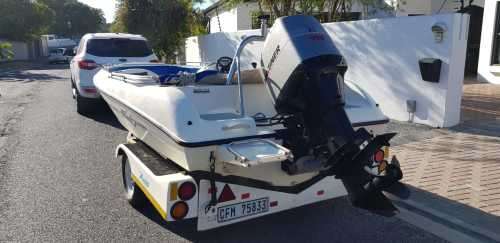 A fabulous Aqua Scape boat with Mariner 115 HP outboard motor & trailer. Running perfectly! In Jhb!