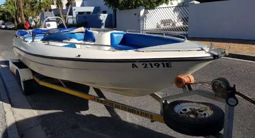 A fabulous Aqua Scape boat with Mariner 115 HP outboard motor & trailer. Running perfectly! In Jhb!