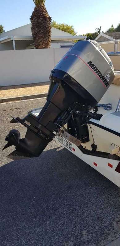 A fabulous Aqua Scape boat with Mariner 115 HP outboard motor & trailer. Running perfectly! In Jhb!