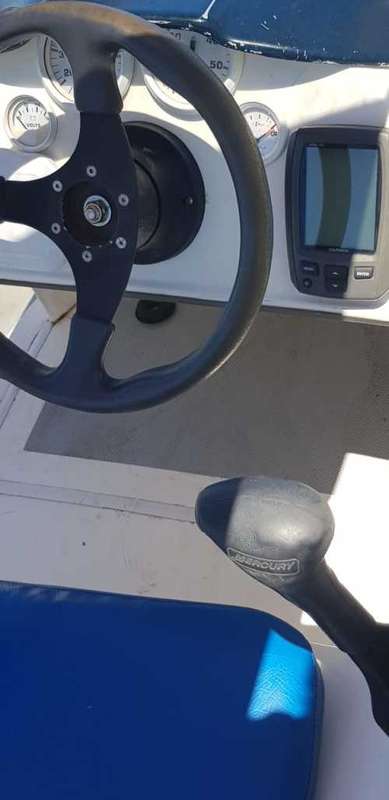 A fabulous Aqua Scape boat with Mariner 115 HP outboard motor & trailer. Running perfectly! In Jhb!