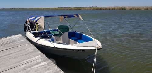 A fabulous Aqua Scape boat with Mariner 115 HP outboard motor & trailer. Running perfectly! In Jhb!