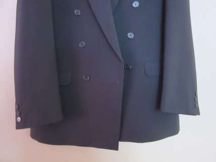 A good quality gent' s black Enzo Munari suit XL suit in good condition
