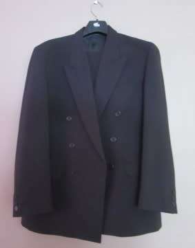 A good quality gent' s black Enzo Munari suit XL suit in good condition