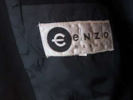 A good quality gent' s black Enzo Munari suit XL suit in good condition