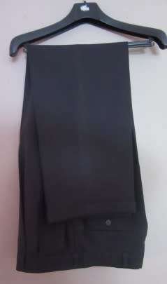 A good quality gent' s black Enzo Munari suit XL suit in good condition