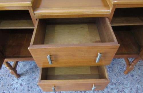 A fabulous vintage Oak buffet/ side server with classic lines, two drawers and side cupboards!!