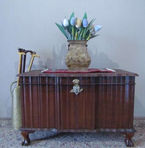 A stunning large solidly built "Kenbow" Imbuia trousseau kist with brass embellishments. Gorgeous!!!