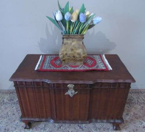 A stunning large solidly built "Kenbow" Imbuia trousseau kist with brass embellishments. Gorgeous!!!