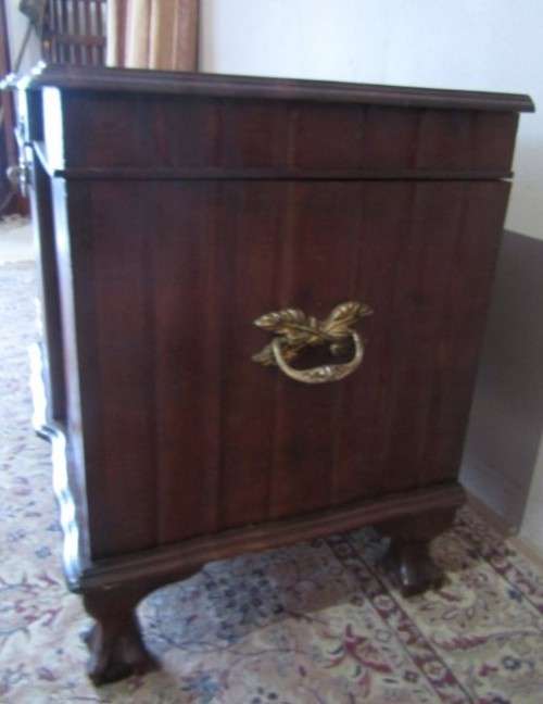 A stunning large solidly built "Kenbow" Imbuia trousseau kist with brass embellishments. Gorgeous!!!