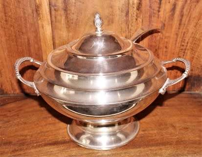 An exquisite Seranco EPNS lidded soup tureen with large ladle, gorgeous!