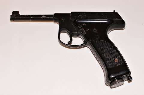 A fantastic metal Plainsman CO2 BB Automatic rapid fire pistol, in working condition!