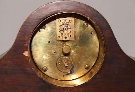 A stunning wooden antique Swiss made Buren mantel clock, in working condition!