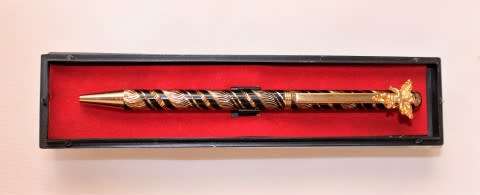 An awesome collection of four pens, including a parker refill.
