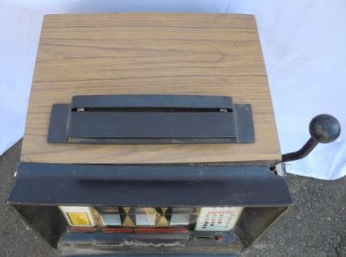 An awesome table top one arm bandit slot machine for restoration, stunning showpiece!