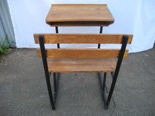 A wonderful vintage old school single desk. Great to redo to match decor!!